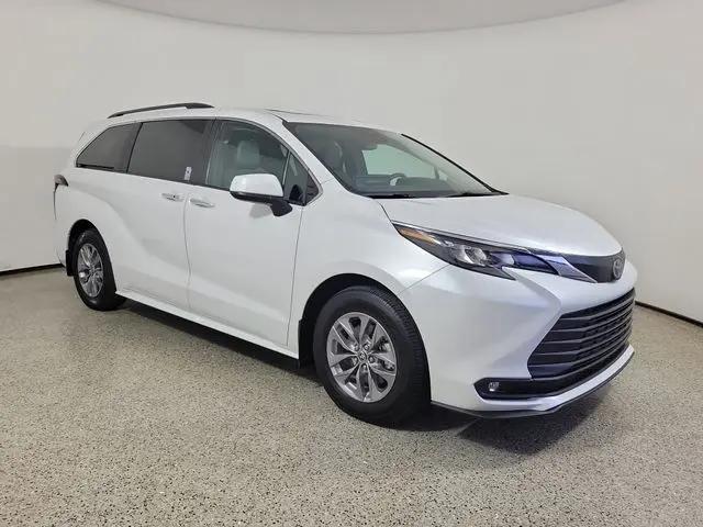2025 Toyota Sienna XLE