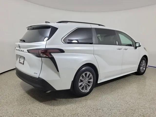 2025 Toyota Sienna XLE