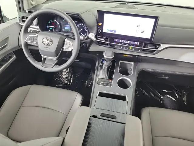 2025 Toyota Sienna XLE