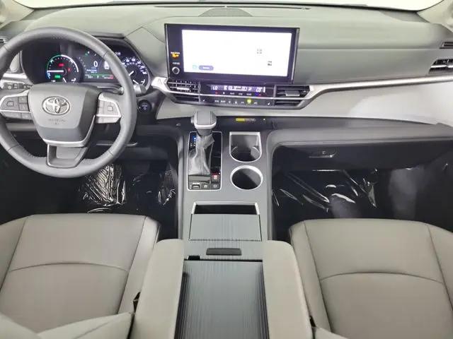 2025 Toyota Sienna XLE