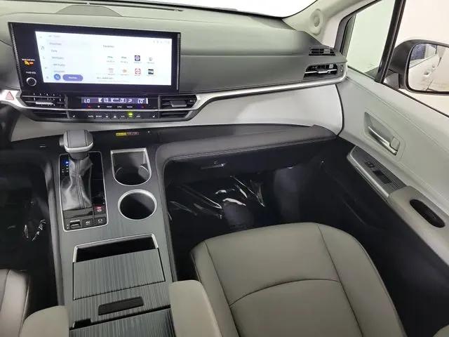 2025 Toyota Sienna XLE