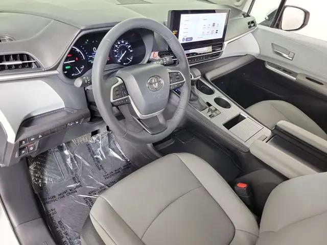 2025 Toyota Sienna XLE