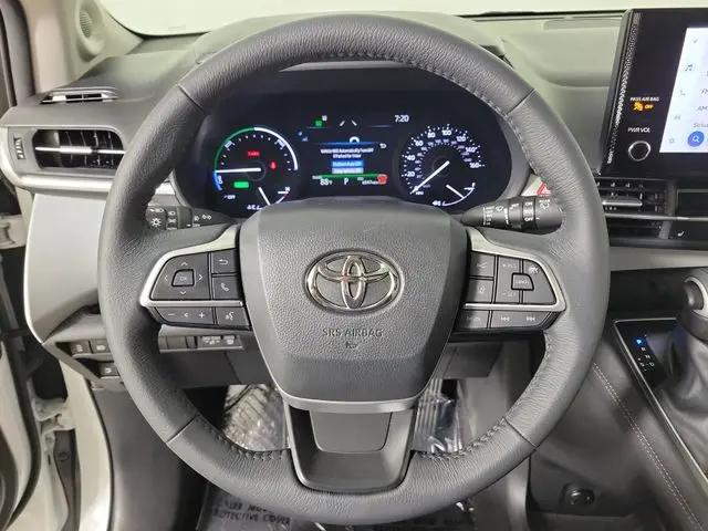 2025 Toyota Sienna XLE