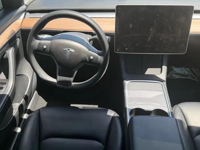 2021 Tesla Model 3 Standard Range Plus Rear-Wheel Drive