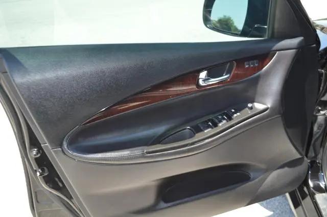2016 INFINITI QX50 Standard