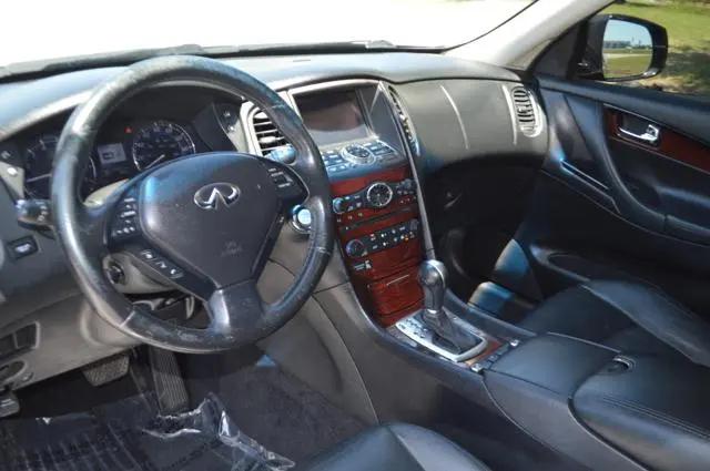 2016 INFINITI QX50 Standard