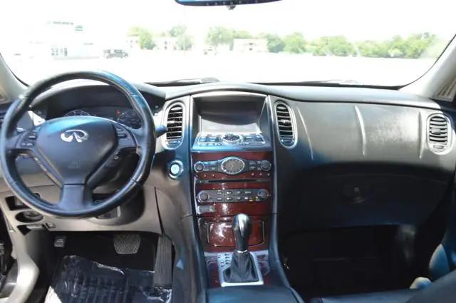2016 INFINITI QX50 Standard