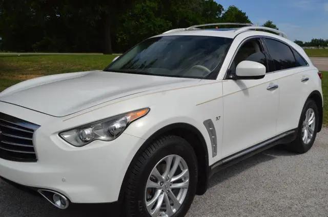 2015 INFINITI QX70 Standard