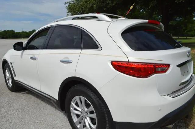 2015 INFINITI QX70 Standard