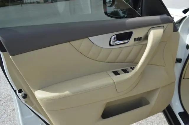 2015 INFINITI QX70 Standard