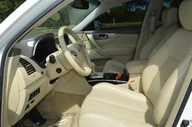 2015 INFINITI QX70 Standard