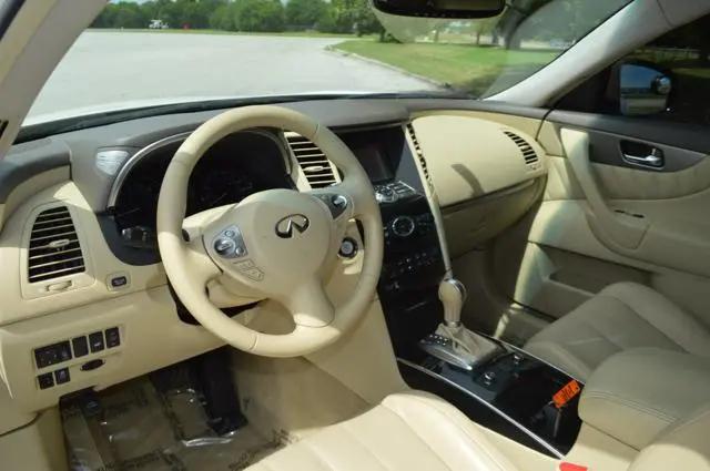 2015 INFINITI QX70 Standard