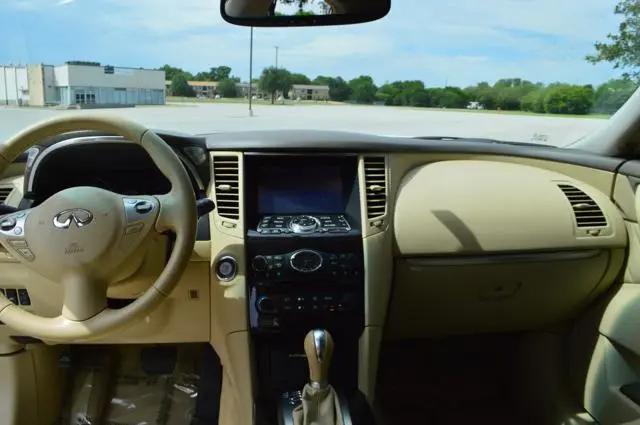 2015 INFINITI QX70 Standard