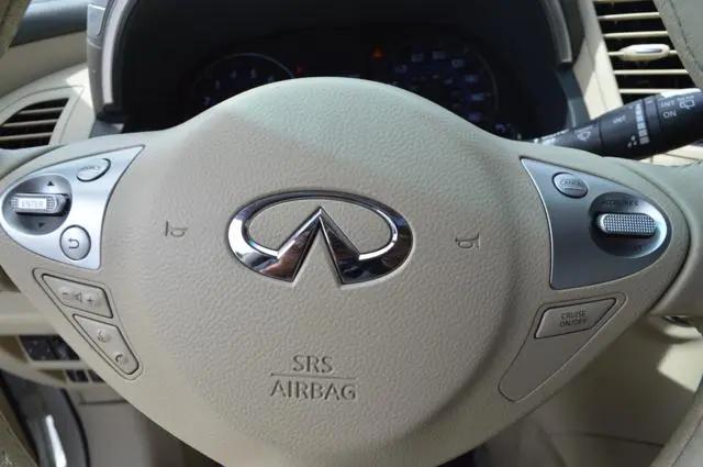 2015 INFINITI QX70 Standard