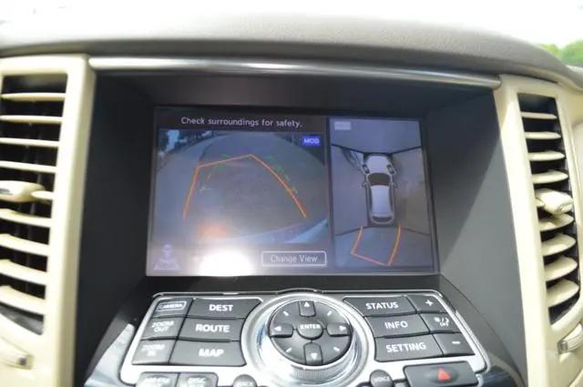 2015 INFINITI QX70 Standard