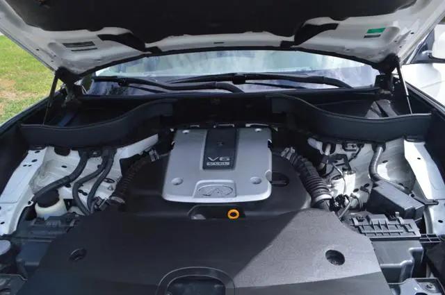 2015 INFINITI QX70 Standard