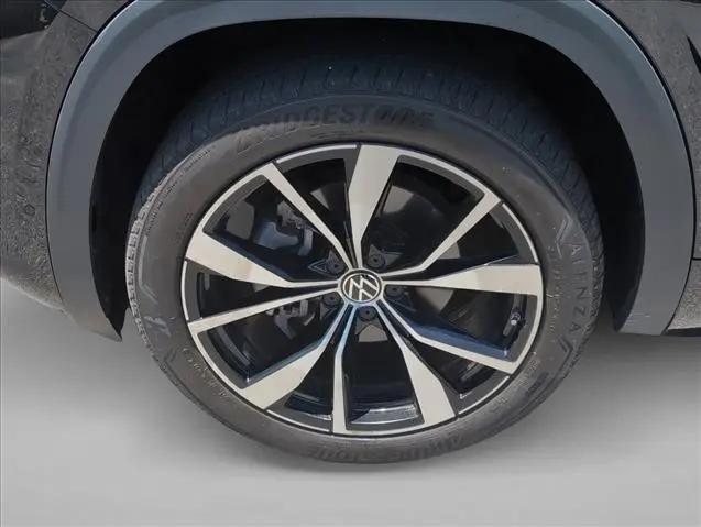 2024 Volkswagen Atlas Cross Sport 2.0T SEL Premium R-Line