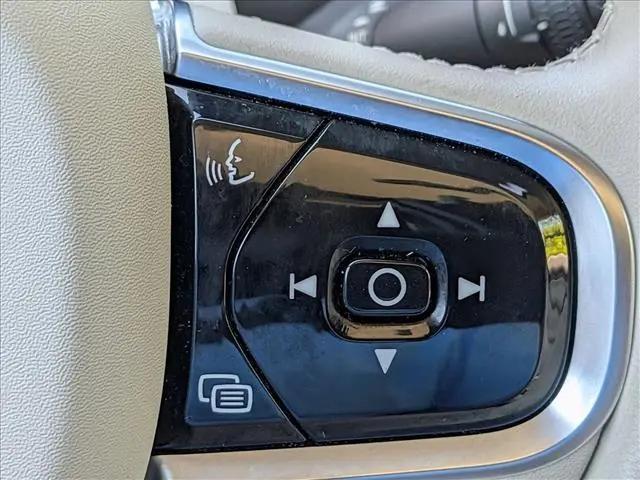 2023 Volvo XC90 B5 Plus