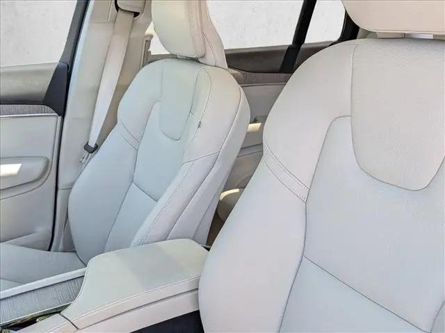 2023 Volvo XC90 B5 Plus