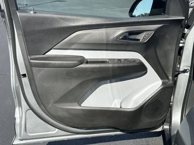 2027 Chevrolet Bolt LT FWD