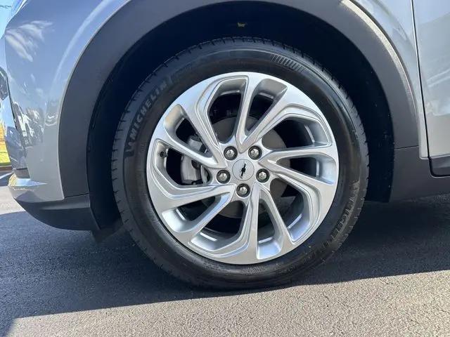 2027 Chevrolet Bolt LT FWD