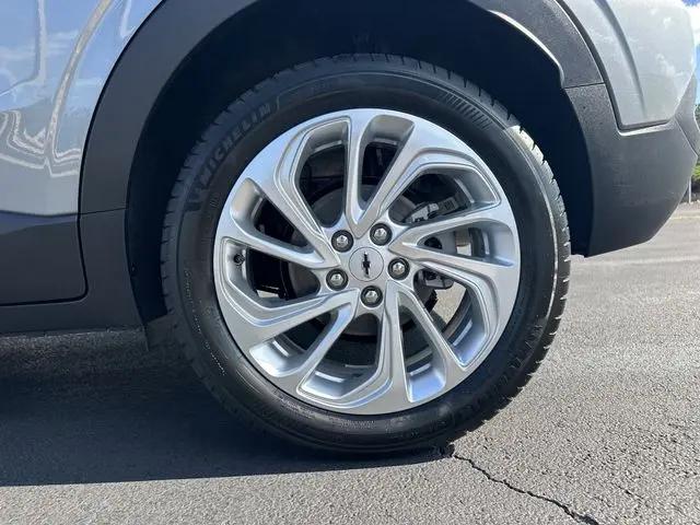 2027 Chevrolet Bolt LT FWD
