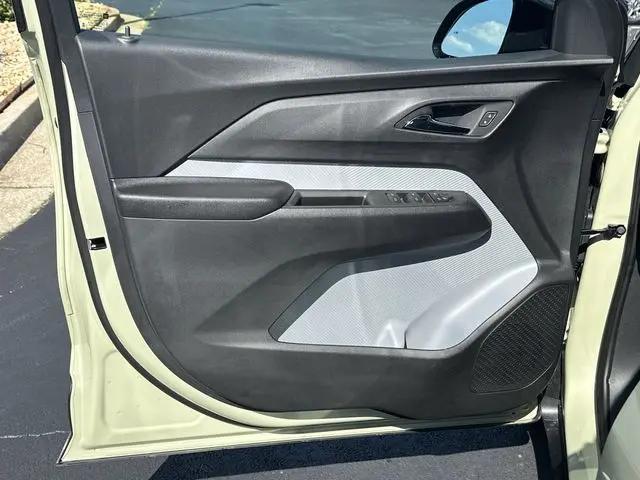 2027 Chevrolet Bolt LT FWD