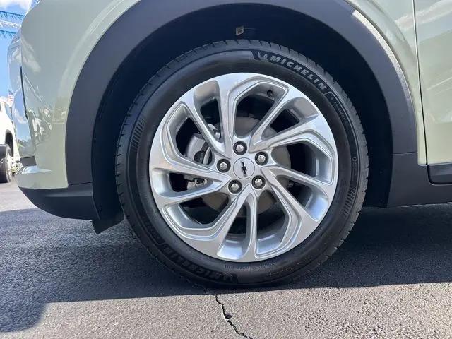 2027 Chevrolet Bolt LT FWD