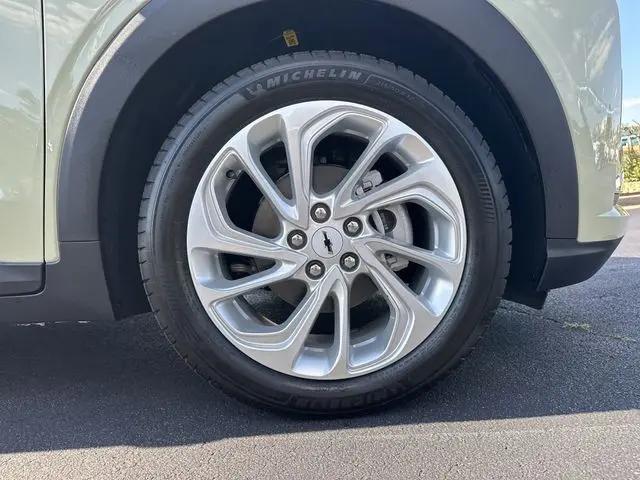 2027 Chevrolet Bolt LT FWD