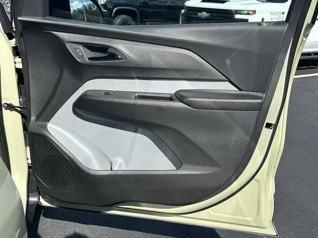 2027 Chevrolet Bolt LT FWD
