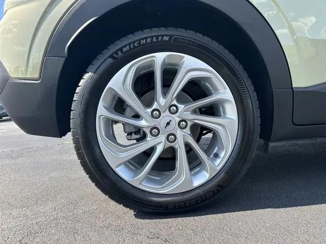 2027 Chevrolet Bolt LT FWD