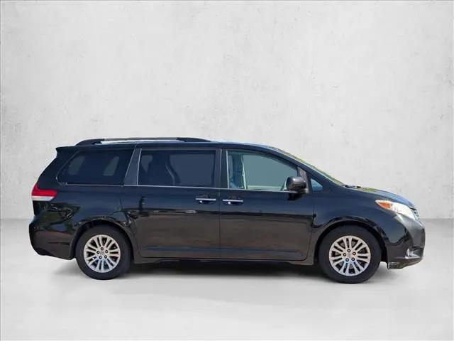 2013 Toyota Sienna XLE V6 8 Passenger