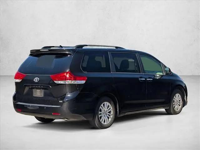 2013 Toyota Sienna XLE V6 8 Passenger