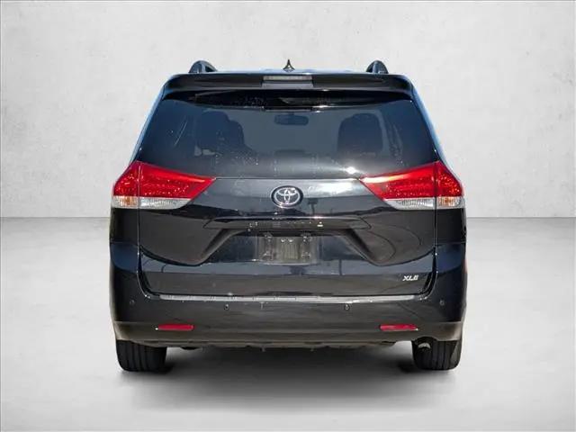 2013 Toyota Sienna XLE V6 8 Passenger