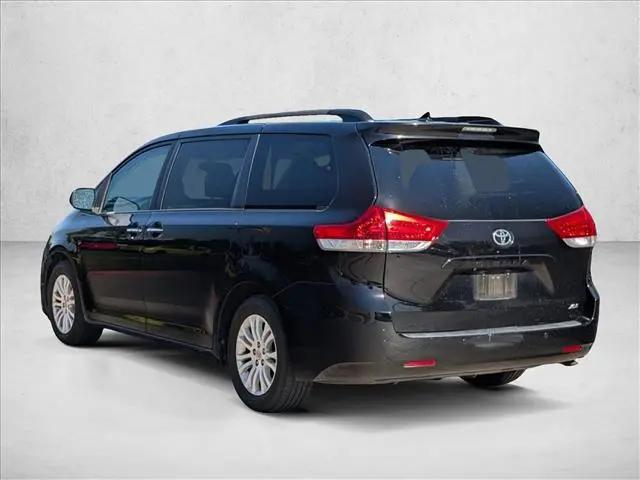 2013 Toyota Sienna XLE V6 8 Passenger