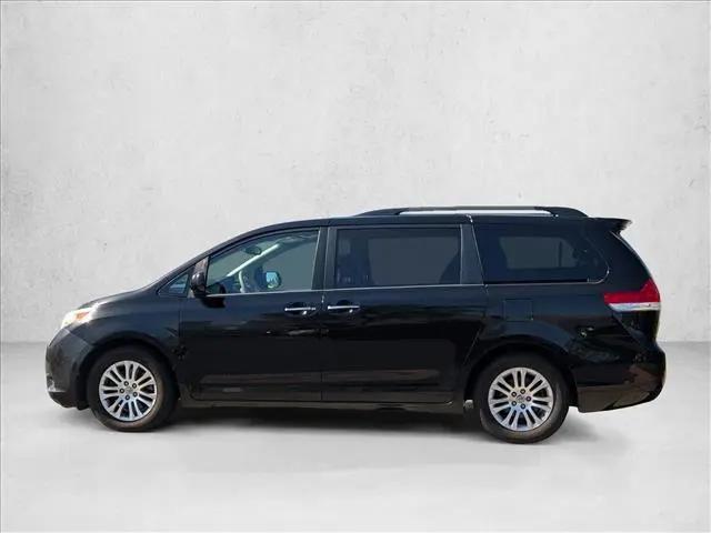 2013 Toyota Sienna XLE V6 8 Passenger