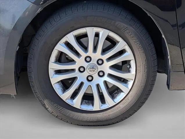 2013 Toyota Sienna XLE V6 8 Passenger