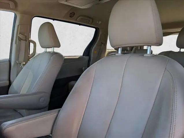 2013 Toyota Sienna XLE V6 8 Passenger