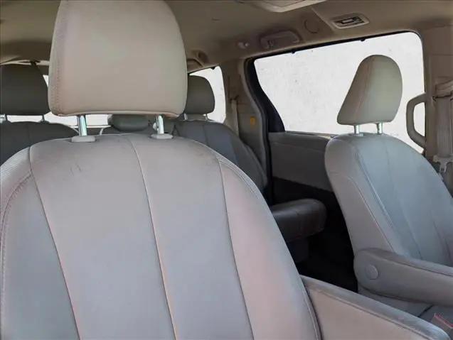 2013 Toyota Sienna XLE V6 8 Passenger