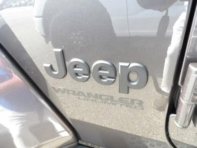 2022 Jeep Wrangler Unlimited Sahara Altitude 4x4