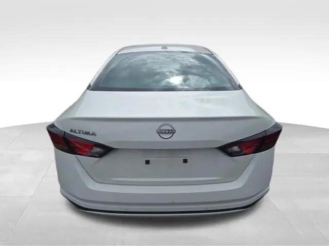 2025 Nissan Altima SV FWD