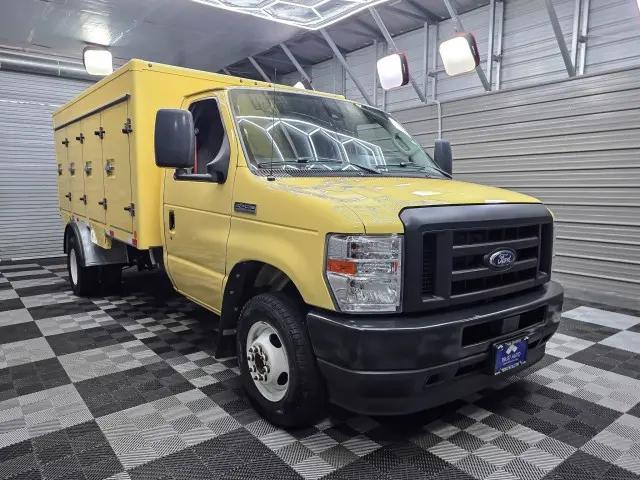 2022 Ford E-450 Cutaway Base