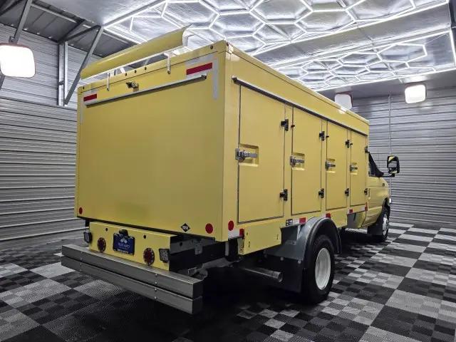2022 Ford E-450 Cutaway Base