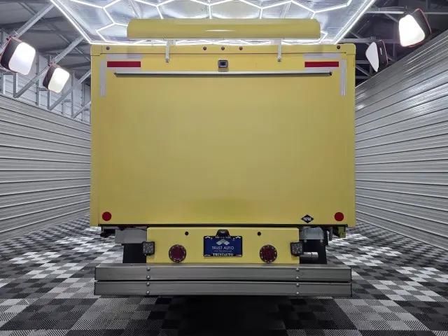 2022 Ford E-450 Cutaway Base