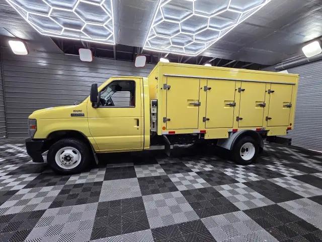 2022 Ford E-450 Cutaway Base