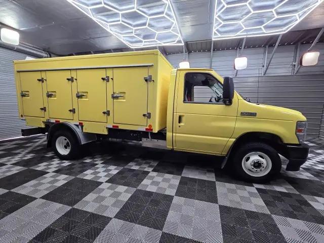 2022 Ford E-450 Cutaway Base