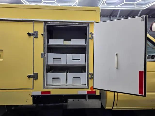 2022 Ford E-450 Cutaway Base