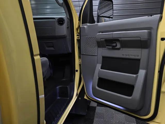 2022 Ford E-450 Cutaway Base