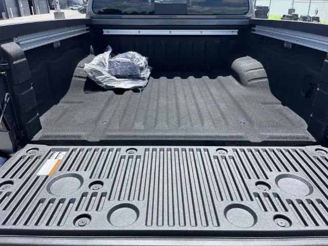 2026 Nissan Frontier Crew Cab Long Bed PRO-4X 4x4