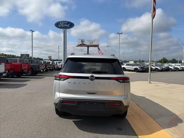 2025 Nissan Pathfinder SV FWD